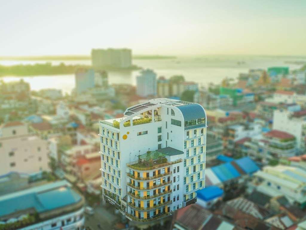 Hotel Sun & Moon, Urban
