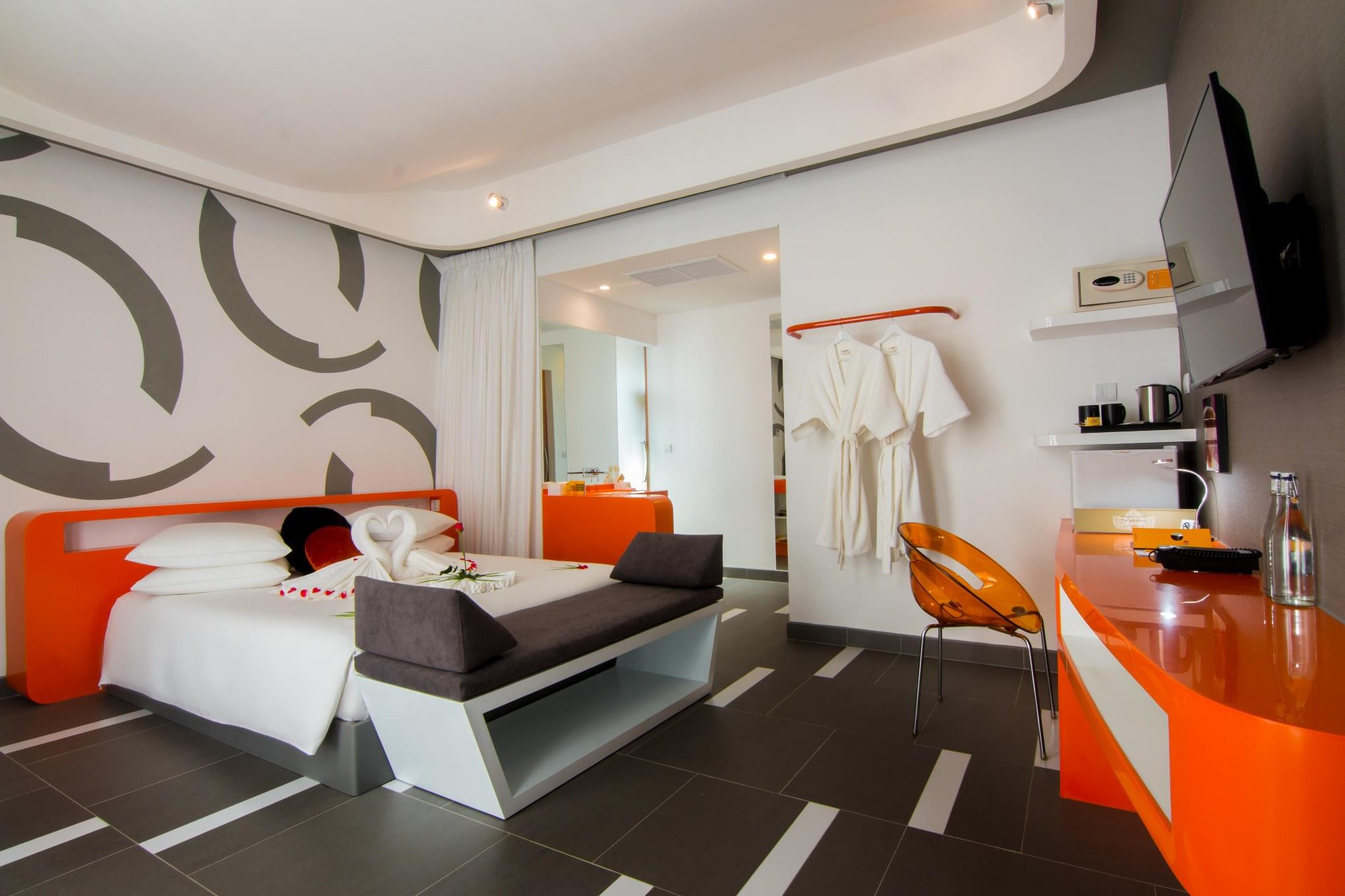Sun & Moon, Urban Hotel
