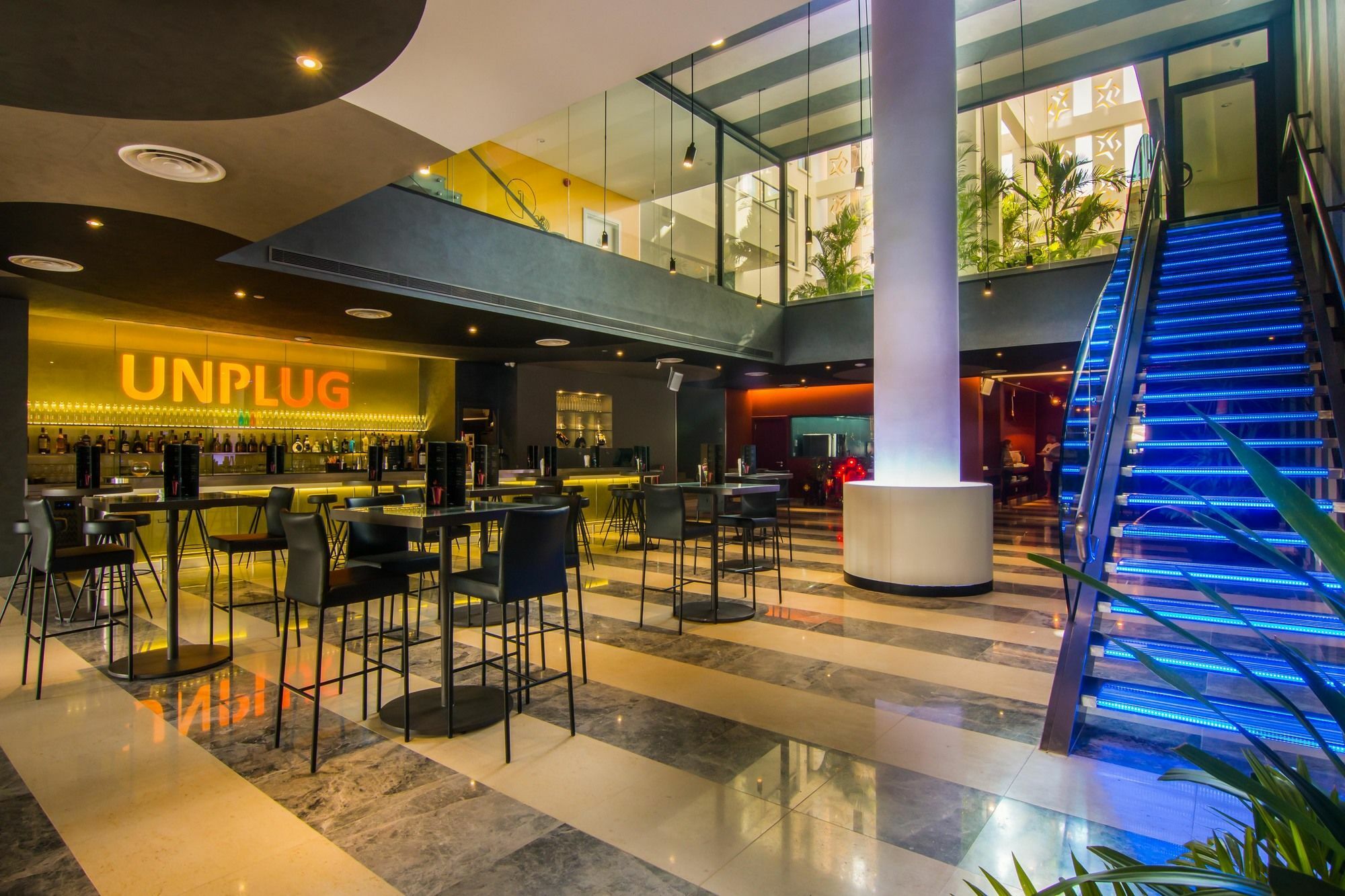 Sun & Moon, Urban Hotel 4*