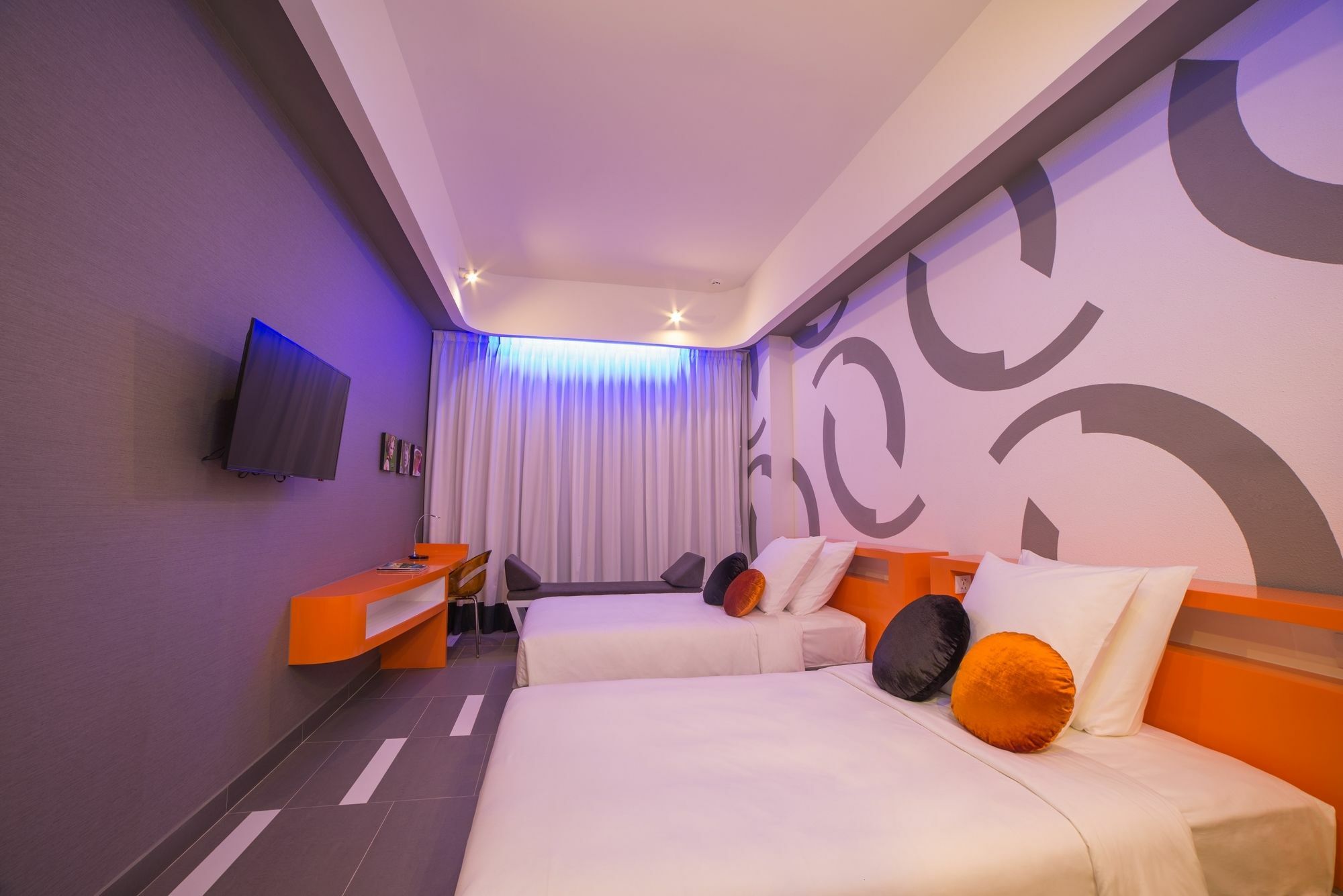 Sun & Moon, Urban 4*