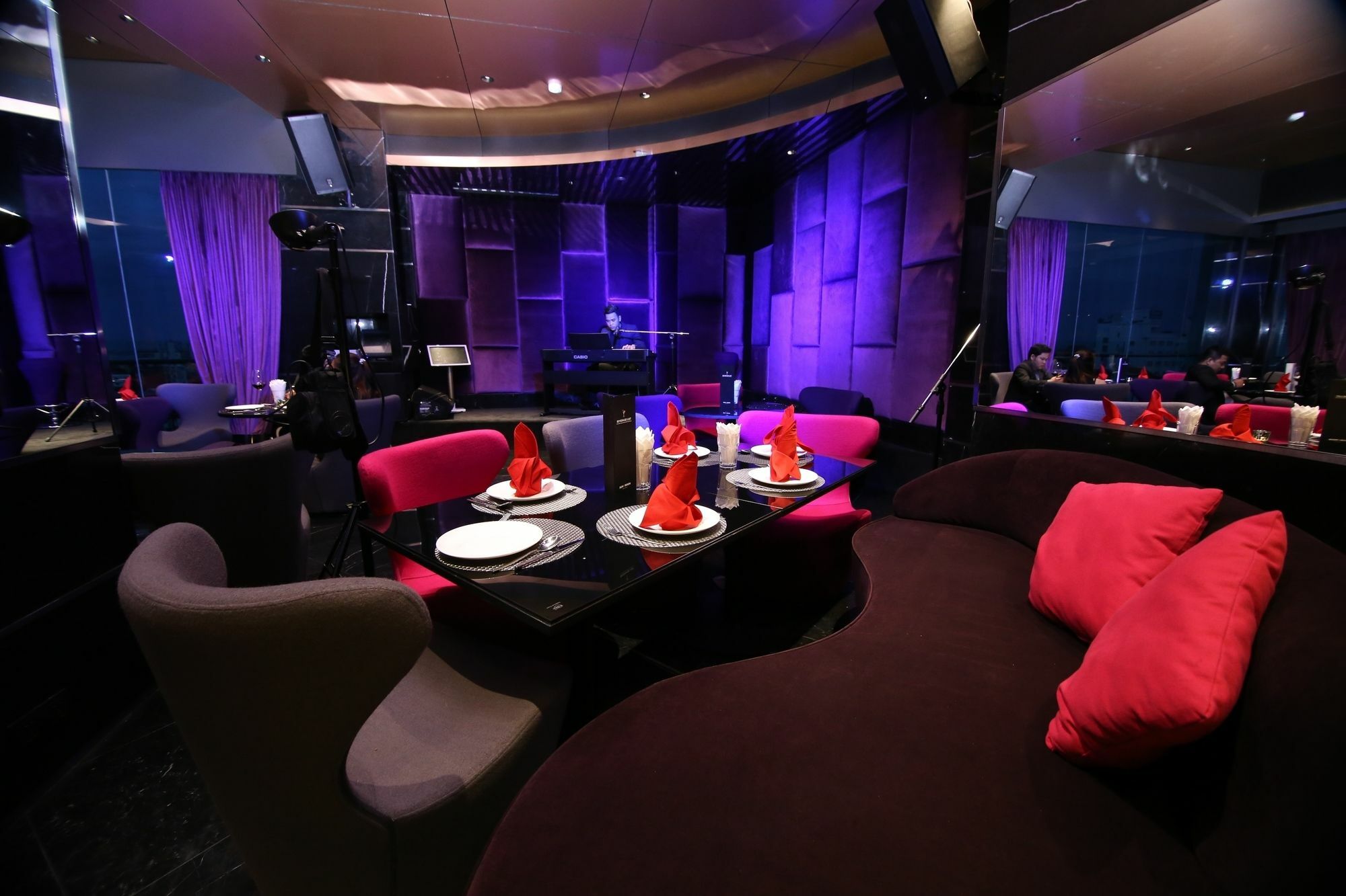 Sun & Moon, Urban 4*